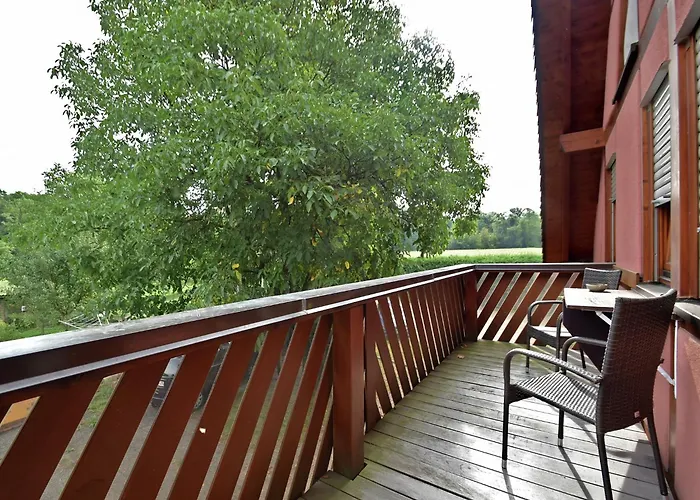 Family-friendly شالشتاد